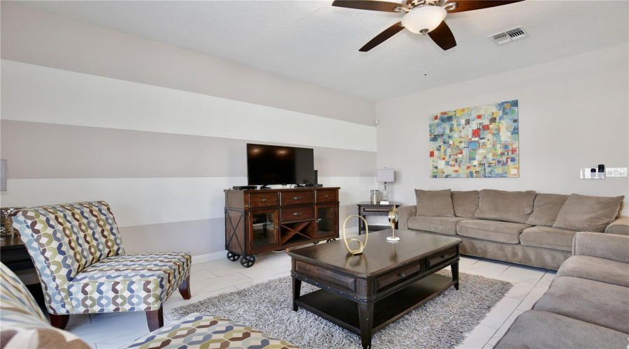 KISSIMMEE, Florida 34746, 6 Bedrooms Bedrooms, ,5 BathroomsBathrooms,Residential,For Sale,KINGS CASTLE,0,MFRO6333884
