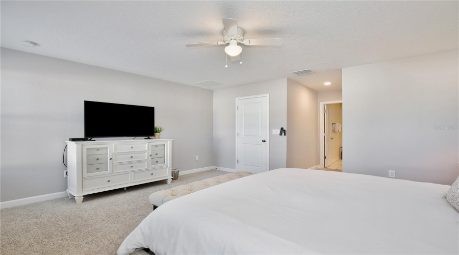 KISSIMMEE, Florida 34746, 6 Bedrooms Bedrooms, ,5 BathroomsBathrooms,Residential,For Sale,KINGS CASTLE,0,MFRO6333884