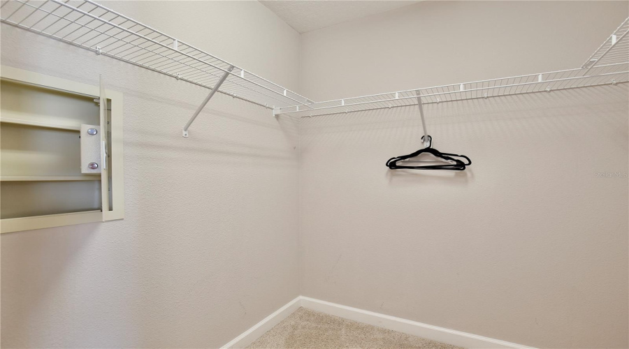 KISSIMMEE, Florida 34746, 6 Bedrooms Bedrooms, ,5 BathroomsBathrooms,Residential,For Sale,KINGS CASTLE,0,MFRO6333884