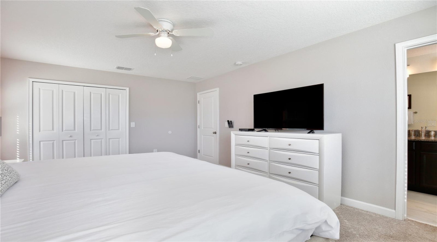 KISSIMMEE, Florida 34746, 6 Bedrooms Bedrooms, ,5 BathroomsBathrooms,Residential,For Sale,KINGS CASTLE,0,MFRO6333884