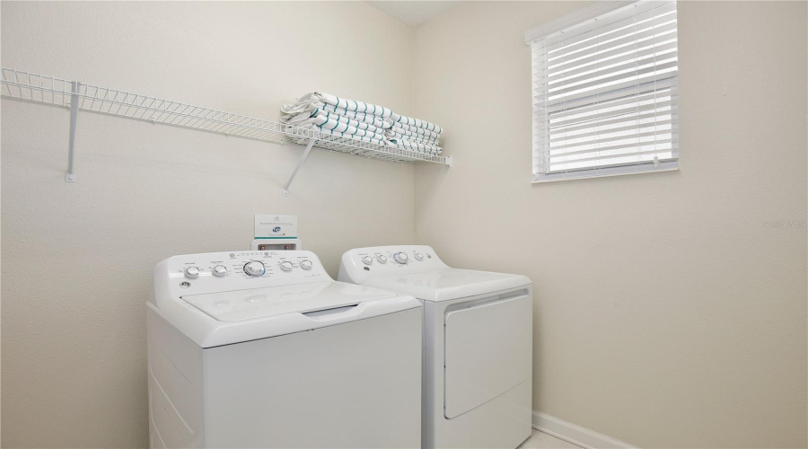 KISSIMMEE, Florida 34746, 6 Bedrooms Bedrooms, ,5 BathroomsBathrooms,Residential,For Sale,KINGS CASTLE,0,MFRO6333884