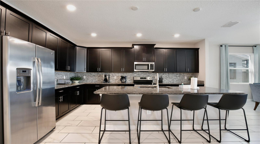 KISSIMMEE, Florida 34746, 6 Bedrooms Bedrooms, ,5 BathroomsBathrooms,Residential,For Sale,KINGS CASTLE,0,MFRO6333884