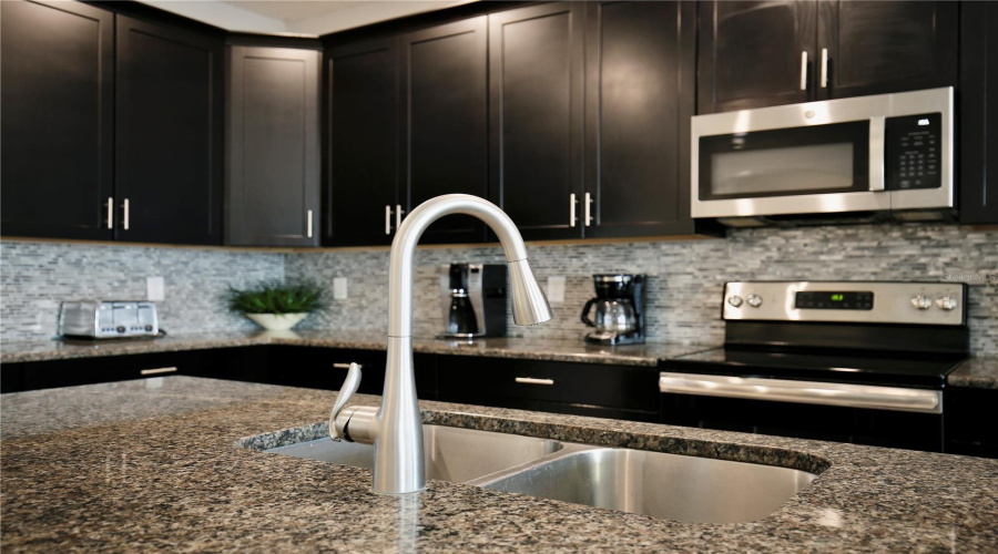 KISSIMMEE, Florida 34746, 6 Bedrooms Bedrooms, ,5 BathroomsBathrooms,Residential,For Sale,KINGS CASTLE,0,MFRO6333884