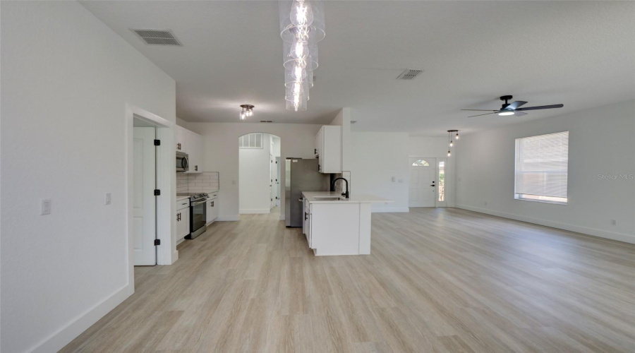 Living room/kitchen combo