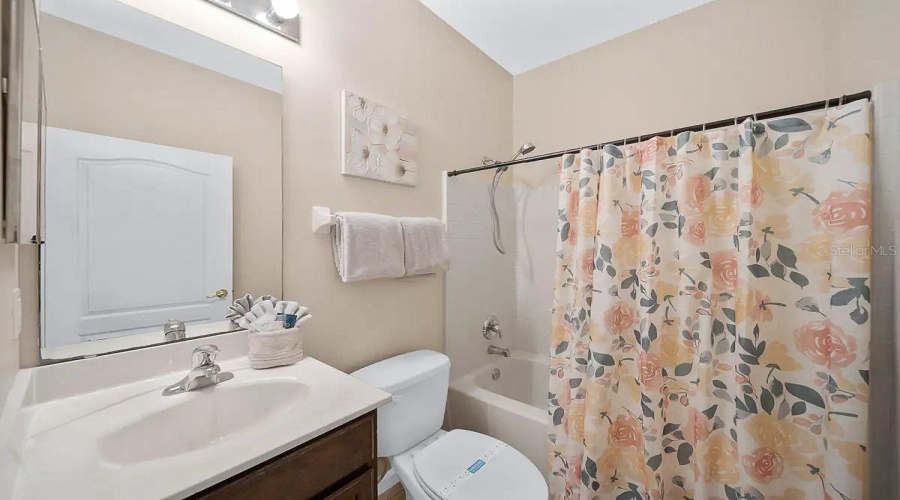 DAVENPORT, Florida 33837, 4 Bedrooms Bedrooms, ,3 BathroomsBathrooms,Residential,For Sale,CAPTAIN HOOK,0,MFRO6125633