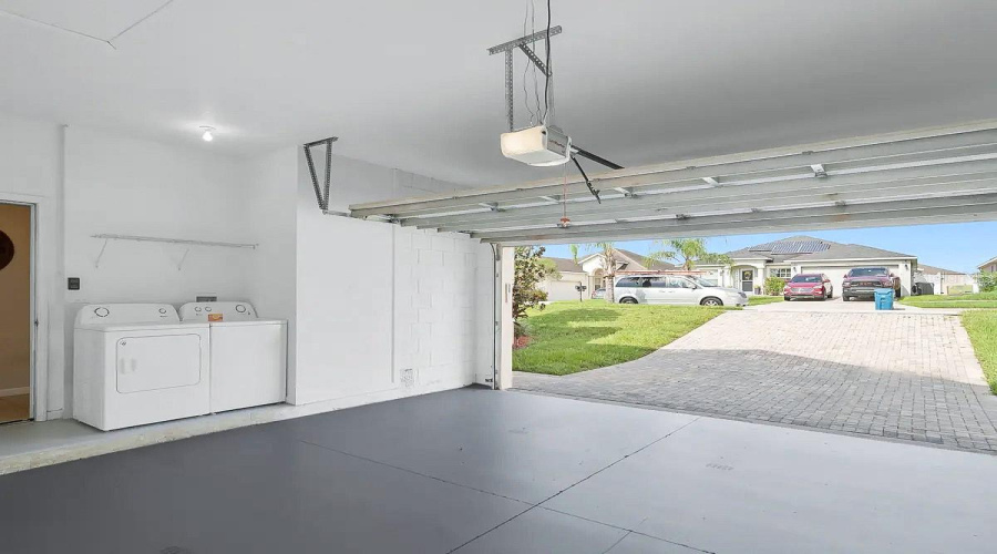 DAVENPORT, Florida 33837, 4 Bedrooms Bedrooms, ,3 BathroomsBathrooms,Residential,For Sale,CAPTAIN HOOK,0,MFRO6125633