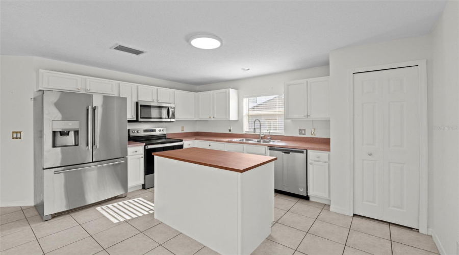 DAVENPORT, Florida 33897, 3 Bedrooms Bedrooms, ,3 BathroomsBathrooms,Residential,For Sale,MONTARA,0,MFRS5132339