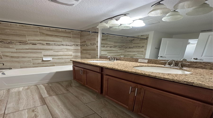 KISSIMMEE, Florida 34746, 4 Bedrooms Bedrooms, ,3 BathroomsBathrooms,Residential,For Sale,PEQUOD,0,MFRS5132361