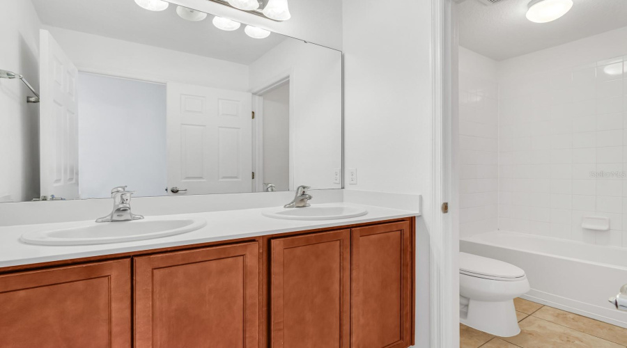 KISSIMMEE, Florida 34746, 5 Bedrooms Bedrooms, ,3 BathroomsBathrooms,Residential,For Sale,LANIER POINT,0,MFRS5132193