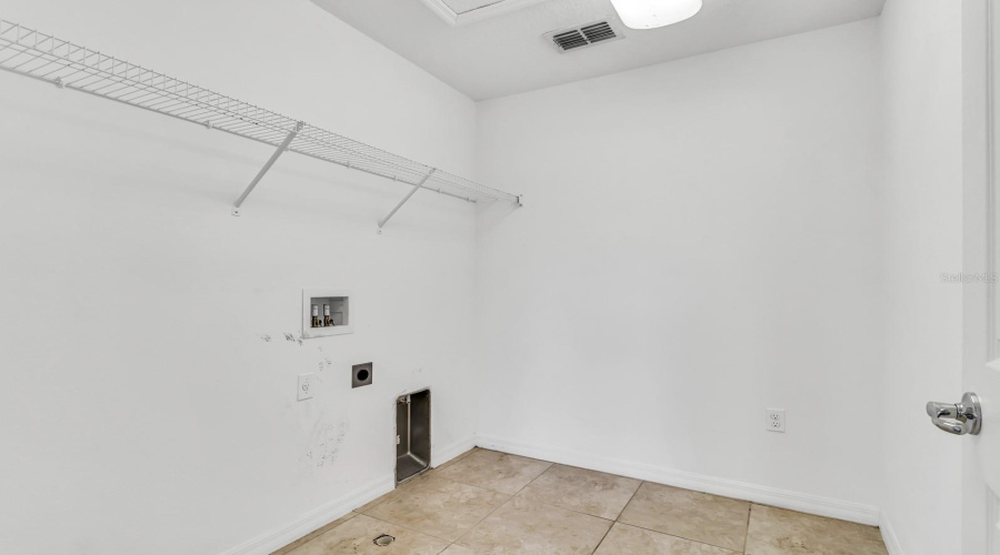 KISSIMMEE, Florida 34746, 5 Bedrooms Bedrooms, ,3 BathroomsBathrooms,Residential,For Sale,LANIER POINT,0,MFRS5132193