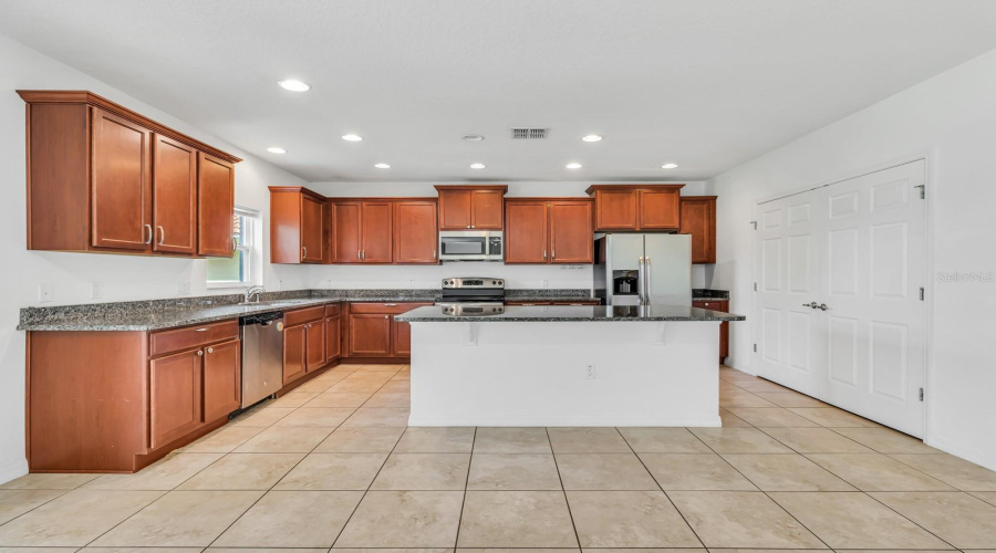 KISSIMMEE, Florida 34746, 5 Bedrooms Bedrooms, ,3 BathroomsBathrooms,Residential,For Sale,LANIER POINT,0,MFRS5132193