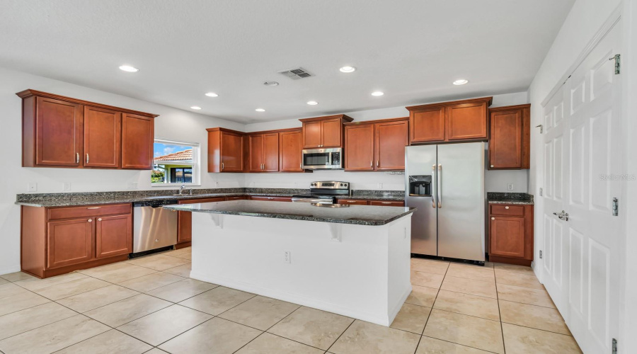 KISSIMMEE, Florida 34746, 5 Bedrooms Bedrooms, ,3 BathroomsBathrooms,Residential,For Sale,LANIER POINT,0,MFRS5132193