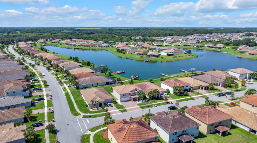 KISSIMMEE, Florida 34746, 5 Bedrooms Bedrooms, ,3 BathroomsBathrooms,Residential,For Sale,LANIER POINT,0,MFRS5132193