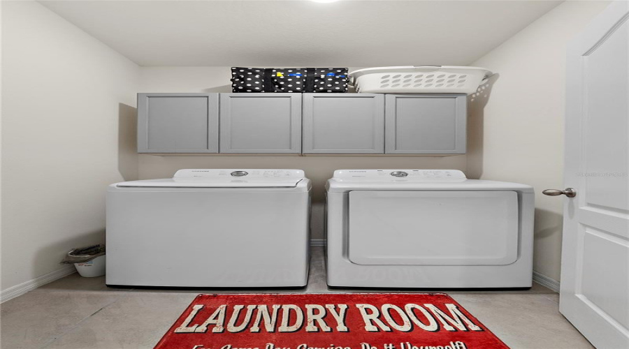 DAVENPORT, Florida 33897, 3 Bedrooms Bedrooms, ,2 BathroomsBathrooms,Residential,For Sale,FOX SQUIRREL,0,MFRL4955043