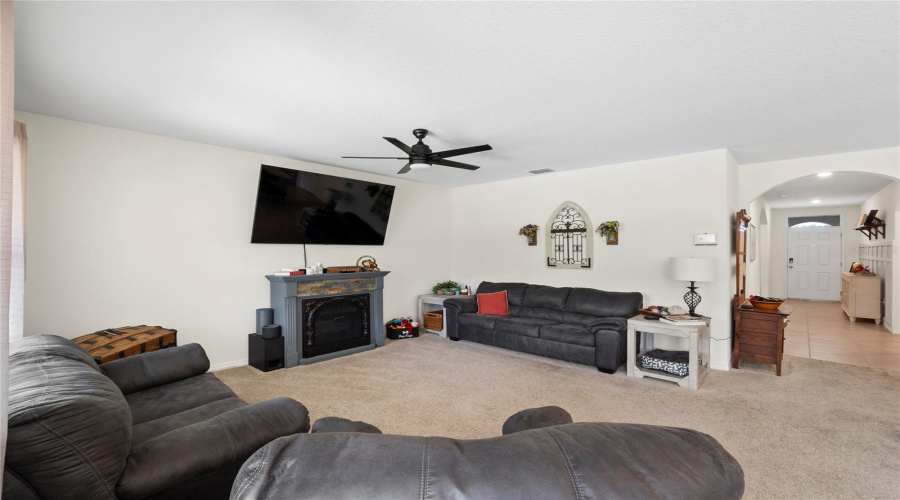 DAVENPORT, Florida 33897, 3 Bedrooms Bedrooms, ,2 BathroomsBathrooms,Residential,For Sale,FOX SQUIRREL,0,MFRL4955043
