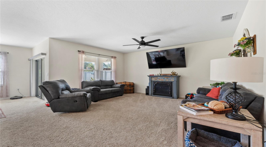 DAVENPORT, Florida 33897, 3 Bedrooms Bedrooms, ,2 BathroomsBathrooms,Residential,For Sale,FOX SQUIRREL,0,MFRL4955043