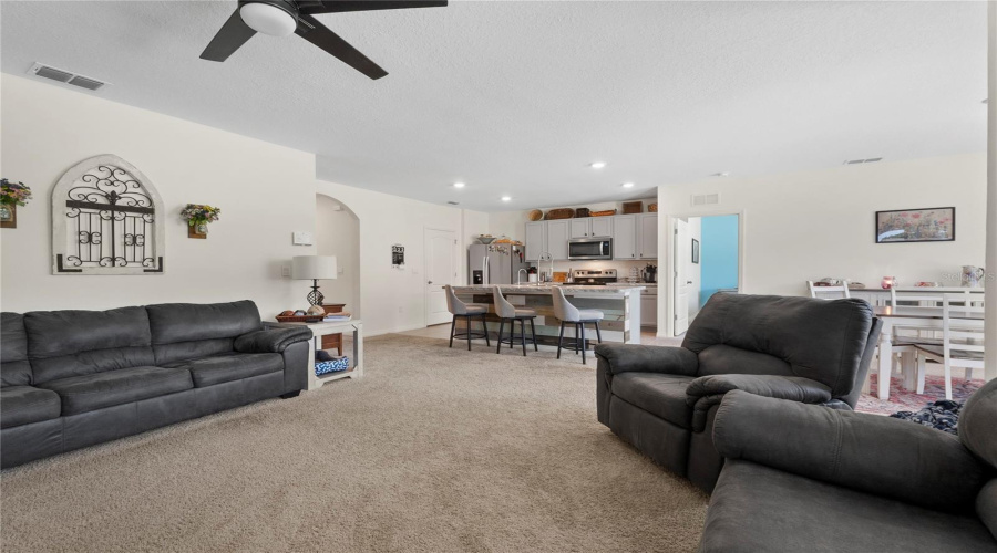 DAVENPORT, Florida 33897, 3 Bedrooms Bedrooms, ,2 BathroomsBathrooms,Residential,For Sale,FOX SQUIRREL,0,MFRL4955043