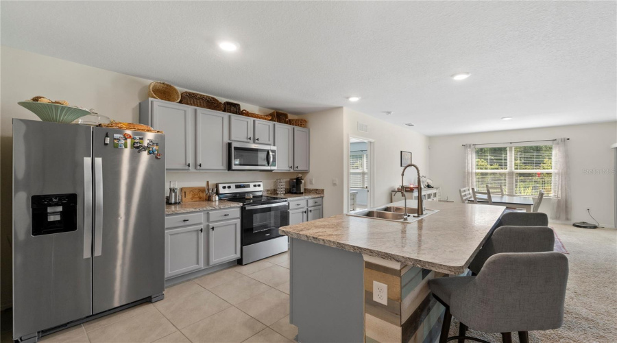 DAVENPORT, Florida 33897, 3 Bedrooms Bedrooms, ,2 BathroomsBathrooms,Residential,For Sale,FOX SQUIRREL,0,MFRL4955043