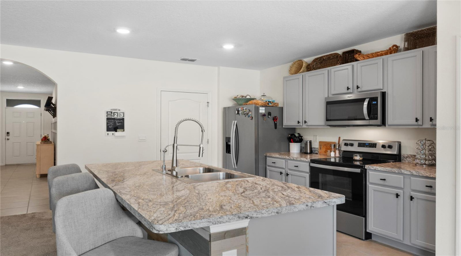 DAVENPORT, Florida 33897, 3 Bedrooms Bedrooms, ,2 BathroomsBathrooms,Residential,For Sale,FOX SQUIRREL,0,MFRL4955043
