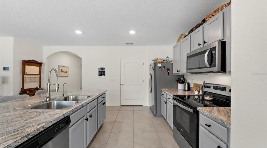 DAVENPORT, Florida 33897, 3 Bedrooms Bedrooms, ,2 BathroomsBathrooms,Residential,For Sale,FOX SQUIRREL,0,MFRL4955043