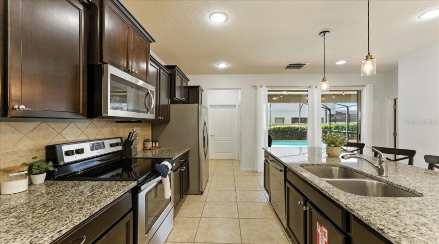 Whip up dinner with a view that’s pure vacation vibes.