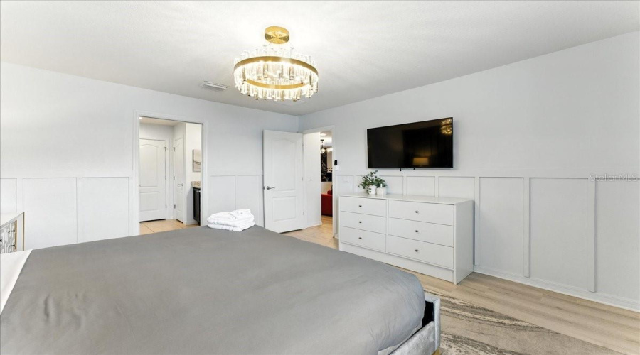 King bed, calm energy, and an ensuite worth bragging about.