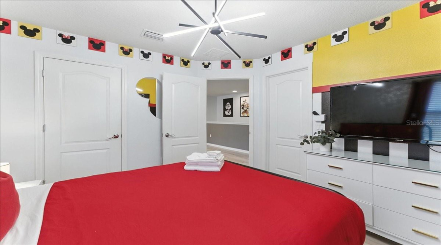 Minnie-themed bedroom that’s an instant guest favorite.