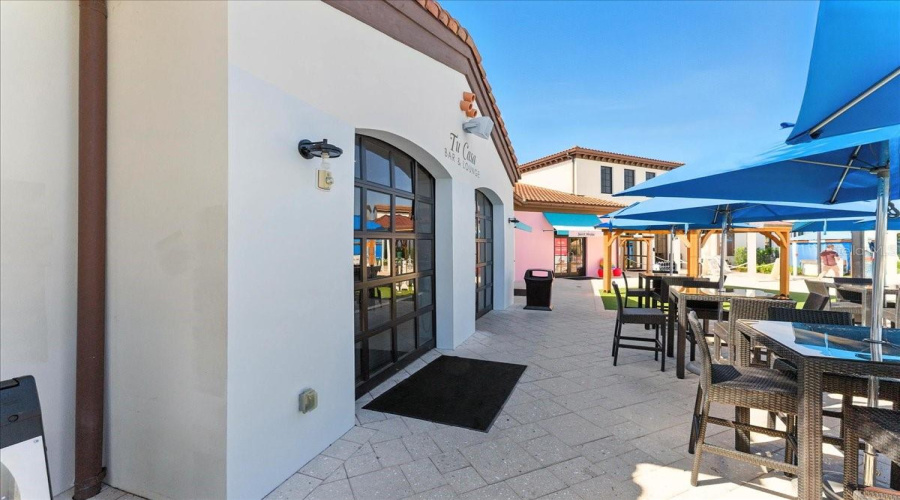Poolside bar and lounge—because vacation drinks taste better in the sun.