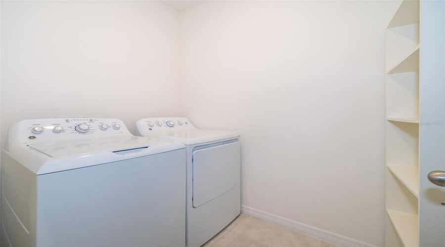 DAVENPORT, Florida 33897, 5 Bedrooms Bedrooms, ,3 BathroomsBathrooms,Residential,For Sale,FOX SQUIRREL,0,MFRS5132338