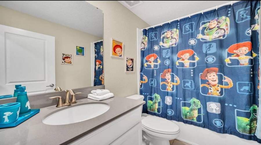 DAVENPORT, Florida 33896, 6 Bedrooms Bedrooms, ,5 BathroomsBathrooms,Residential,For Sale,DROP SHOT,0,MFRG5100598