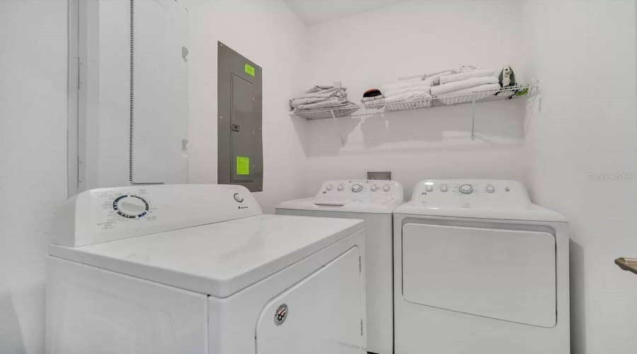 DAVENPORT, Florida 33896, 6 Bedrooms Bedrooms, ,5 BathroomsBathrooms,Residential,For Sale,DROP SHOT,0,MFRG5100598