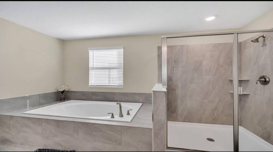 DAVENPORT, Florida 33896, 6 Bedrooms Bedrooms, ,5 BathroomsBathrooms,Residential,For Sale,DROP SHOT,0,MFRG5100598