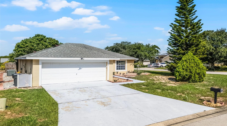 DAVENPORT, Florida 33897, 3 Bedrooms Bedrooms, ,2 BathroomsBathrooms,Residential,For Sale,QUIMBY,0,MFRO6331251