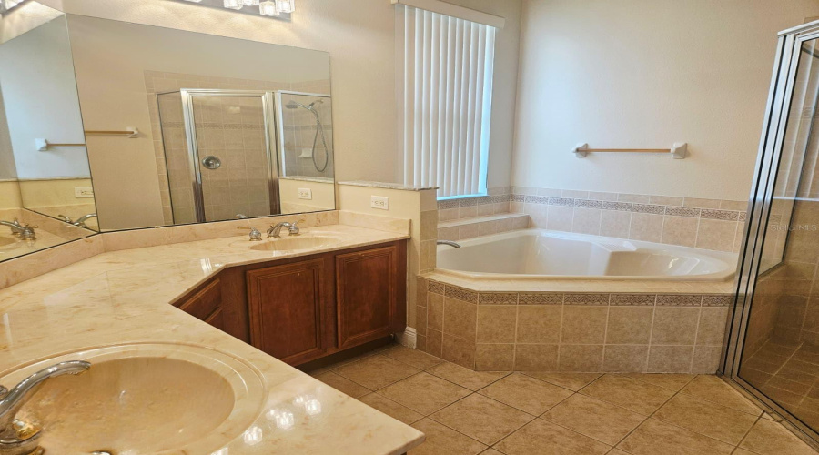 KISSIMMEE, Florida 34746, 4 Bedrooms Bedrooms, ,3 BathroomsBathrooms,Residential,For Sale,GOLDEN FEATHER,0,MFRS5132294