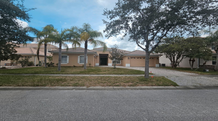 KISSIMMEE, Florida 34746, 4 Bedrooms Bedrooms, ,3 BathroomsBathrooms,Residential,For Sale,GOLDEN FEATHER,0,MFRS5132294
