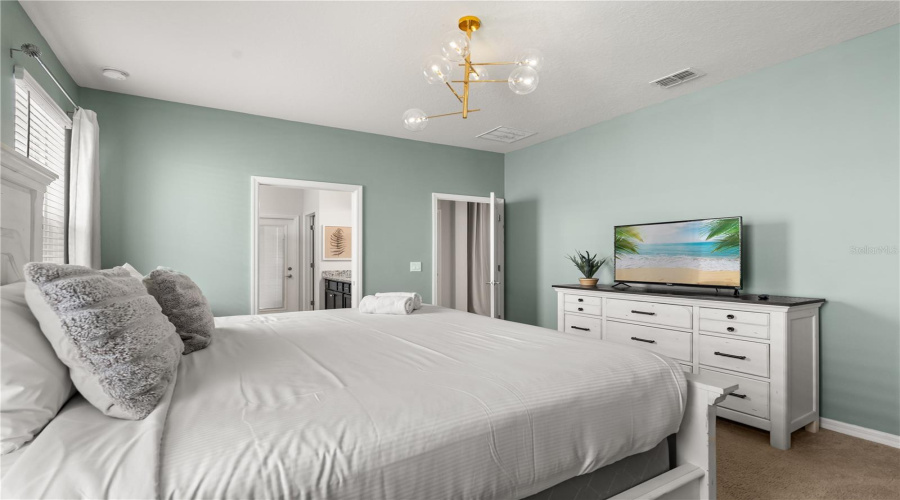 DAVENPORT, Florida 33897, 8 Bedrooms Bedrooms, ,6 BathroomsBathrooms,Residential,For Sale,LELANI CIR,0,MFRO6334617