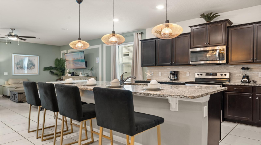 DAVENPORT, Florida 33897, 8 Bedrooms Bedrooms, ,6 BathroomsBathrooms,Residential,For Sale,LELANI CIR,0,MFRO6334617