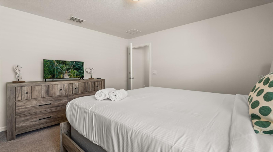 DAVENPORT, Florida 33897, 8 Bedrooms Bedrooms, ,6 BathroomsBathrooms,Residential,For Sale,LELANI CIR,0,MFRO6334617