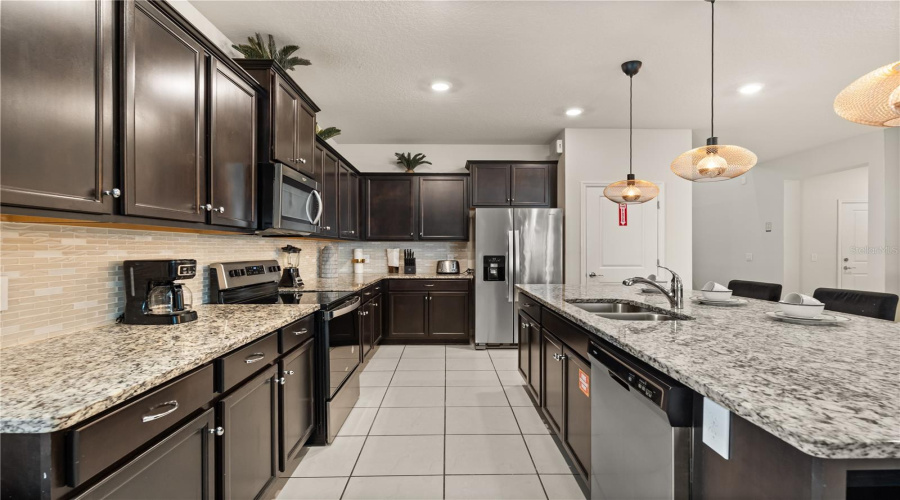 DAVENPORT, Florida 33897, 8 Bedrooms Bedrooms, ,6 BathroomsBathrooms,Residential,For Sale,LELANI CIR,0,MFRO6334617