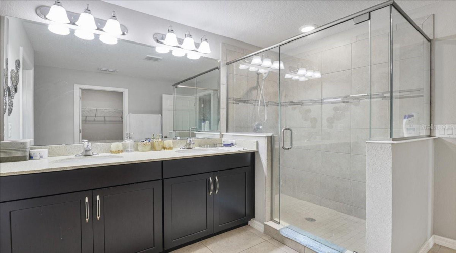 DAVENPORT, Florida 33897, 6 Bedrooms Bedrooms, ,4 BathroomsBathrooms,Residential,For Sale,MONTGOMERY,0,MFRTB8415886