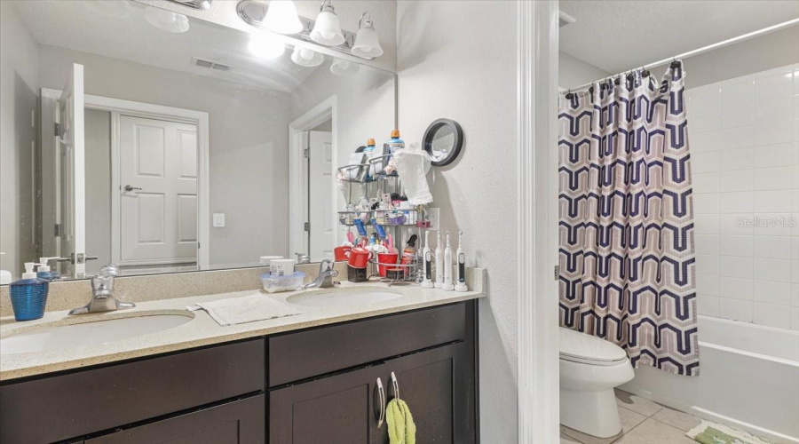 DAVENPORT, Florida 33897, 6 Bedrooms Bedrooms, ,4 BathroomsBathrooms,Residential,For Sale,MONTGOMERY,0,MFRTB8415886