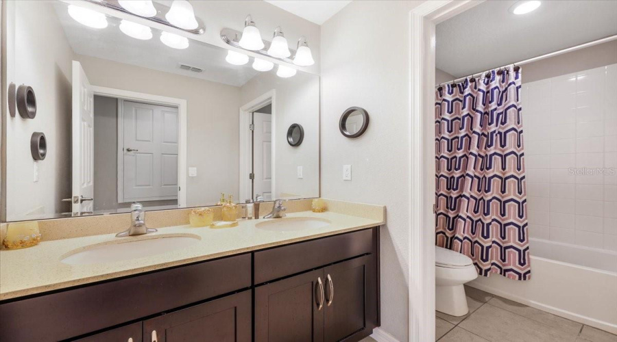 DAVENPORT, Florida 33897, 6 Bedrooms Bedrooms, ,4 BathroomsBathrooms,Residential,For Sale,MONTGOMERY,0,MFRTB8415886