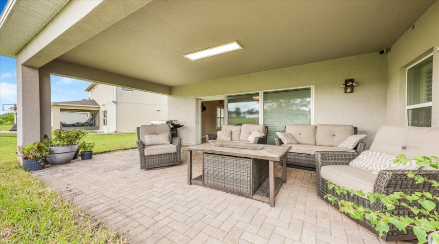 DAVENPORT, Florida 33897, 6 Bedrooms Bedrooms, ,4 BathroomsBathrooms,Residential,For Sale,MONTGOMERY,0,MFRTB8415886