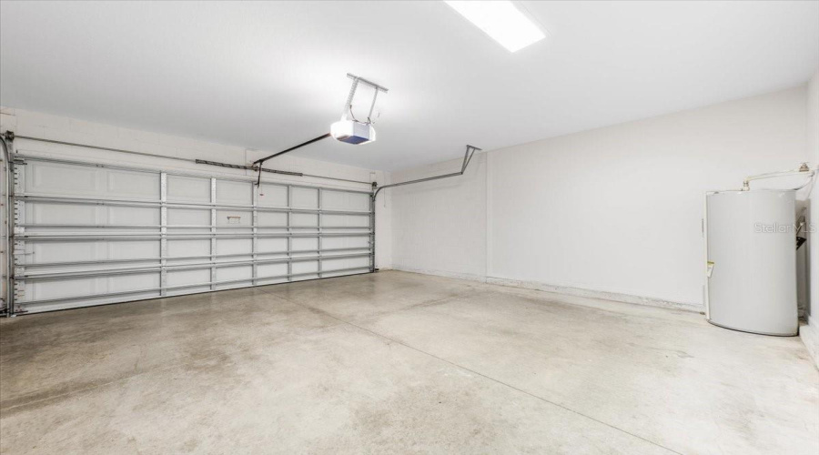 DAVENPORT, Florida 33897, 6 Bedrooms Bedrooms, ,4 BathroomsBathrooms,Residential,For Sale,MONTGOMERY,0,MFRTB8415886