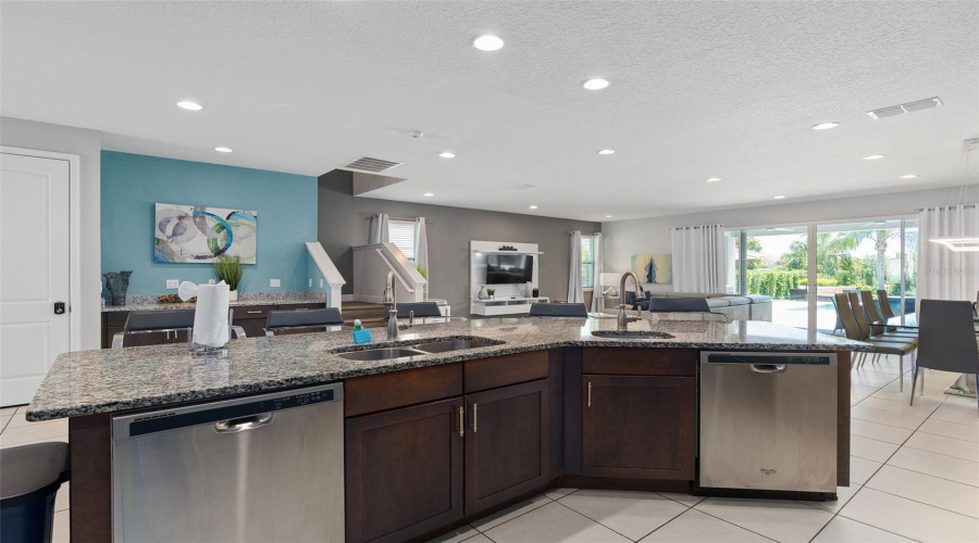 KISSIMMEE, Florida 34747, 11 Bedrooms Bedrooms, ,10 BathroomsBathrooms,Residential,For Sale,FALLS,0,MFRO6334639
