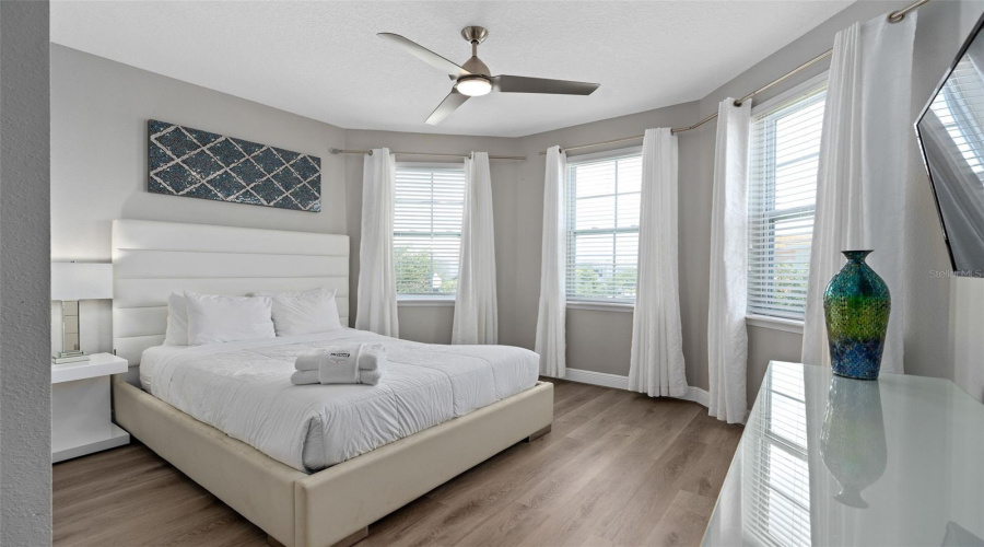 KISSIMMEE, Florida 34747, 11 Bedrooms Bedrooms, ,10 BathroomsBathrooms,Residential,For Sale,FALLS,0,MFRO6334639