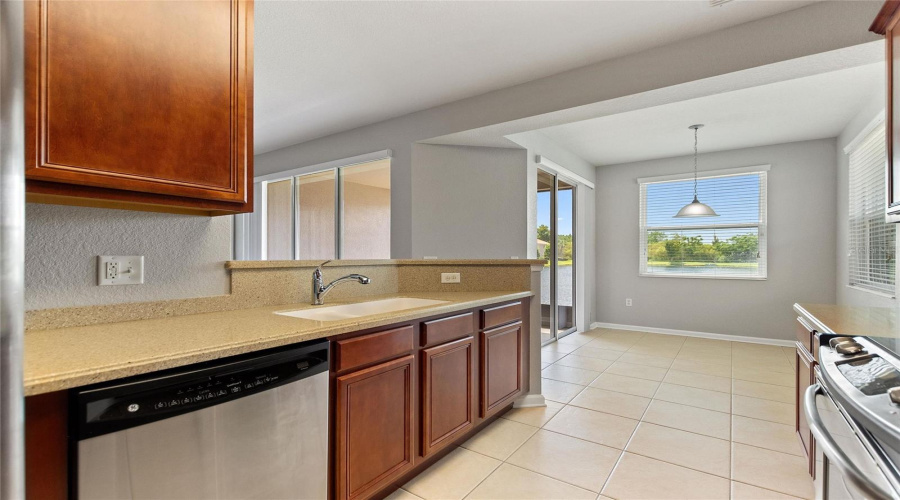 kitchen /dinette