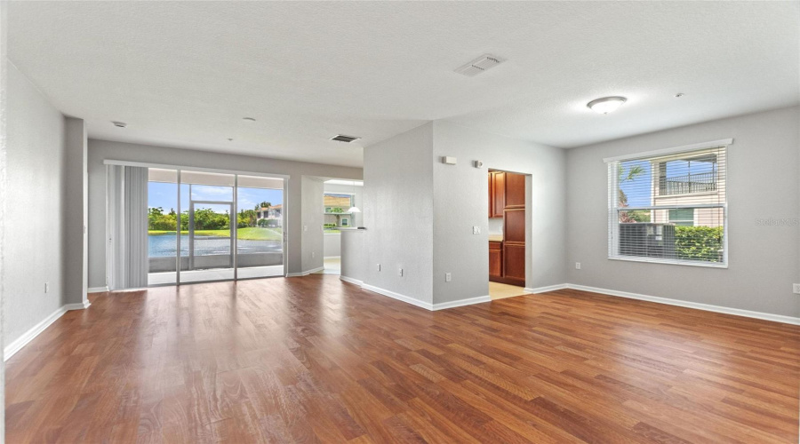 living room / dining room combo