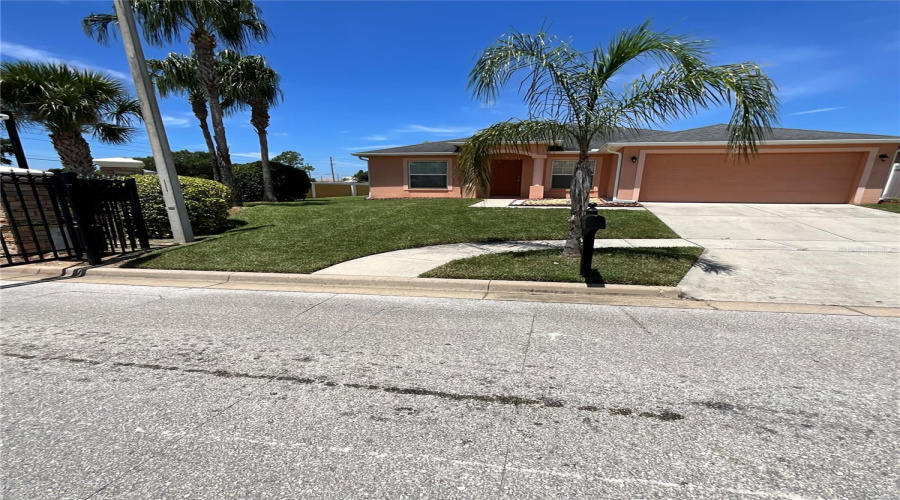 DAVENPORT, Florida 33837, 4 Bedrooms Bedrooms, ,2 BathroomsBathrooms,Residential,For Sale,CAPTAIN HOOK,0,MFRO6331355