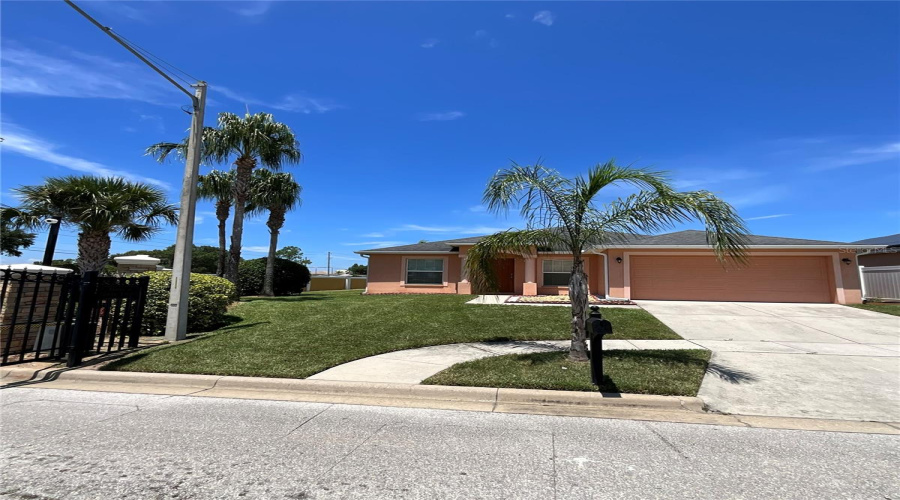 DAVENPORT, Florida 33837, 4 Bedrooms Bedrooms, ,2 BathroomsBathrooms,Residential,For Sale,CAPTAIN HOOK,0,MFRO6331355